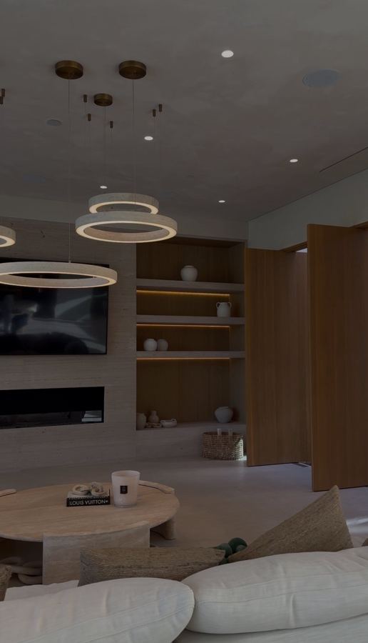 Living room, organic forms and plaster