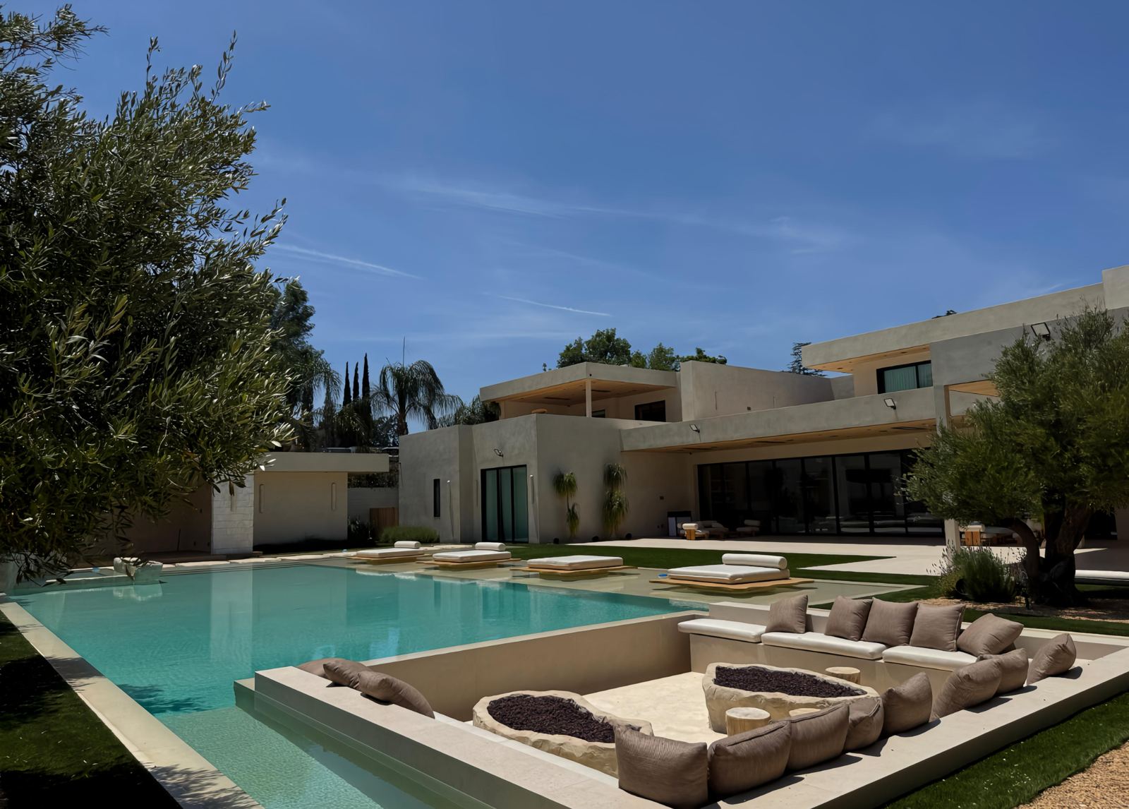 Resort-style estate and infinity pool, Tarzana